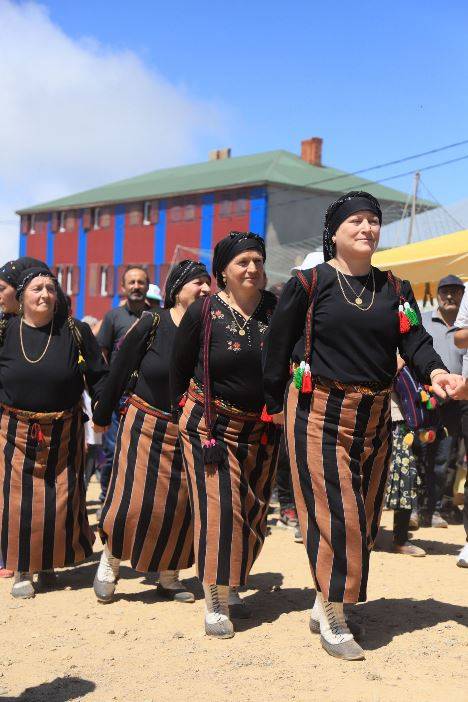 Trabzon'da Kadırga Yayla Şenliğinden renkli görüntüler 12